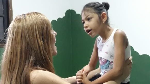 A Casa do Corujinha desenvolve projetos que dependem de contribuições para sua manutenção, e essas contribuições possuem caráter de doação. Embora sejam fundamentais para sustentar atendimentos, ações de acolhimento e apoio às famílias, as doações feitas diretamente à instituição não geram dedução automática no Imposto de Renda. Neste texto, explicamos de forma clara como funcionam as doações, a diferença entre contribuição solidária e incentivo fiscal, e por que apoiar a Casa do Corujinha é uma forma concreta de fortalecer uma rede de cuidado e transformação social.